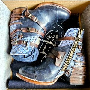 Freebird by Steven; Crue NAVY, size 10